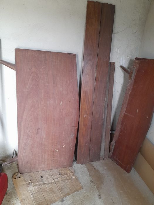 Cama antiga em mogno