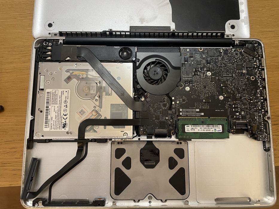 Macbook Pro early 2011 + Magsafe (ler descrição)