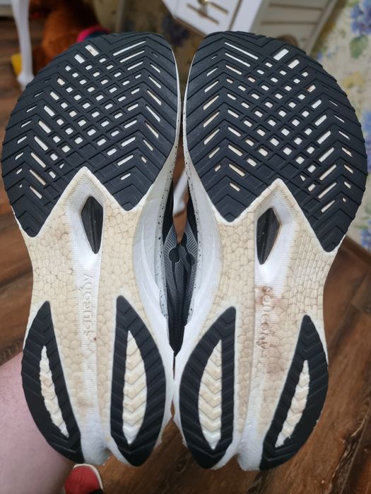 Оригінал 100% чоловічі кросівки Saucony Endorphin speed 4  EUR  43