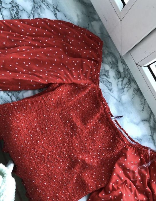 Блуза з об’ємними рукавами