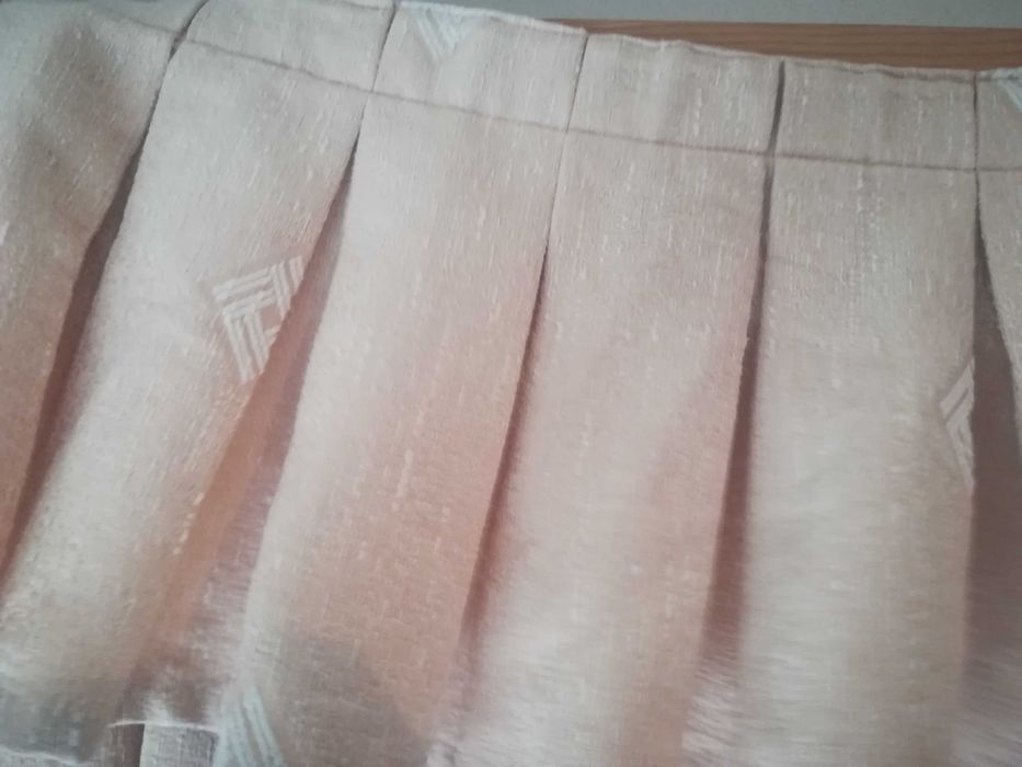 Cortinas e reposteiro bege--vários modelos