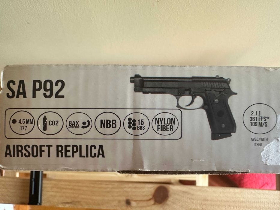 Pistola CO2 4.5mm Swiss Arms P92 + Extras