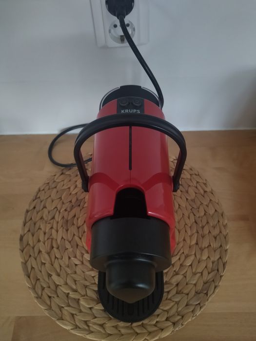 Máquina Café Nespresso Inissia Vermelha