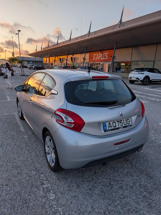 Peugeot 208 82cv (2013)
