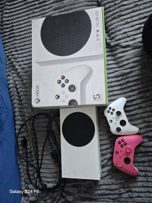 Xbox series s +2 pady + 1akumulator do pada