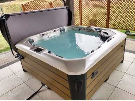 Powystawowa wanna Spa, jacuzzi