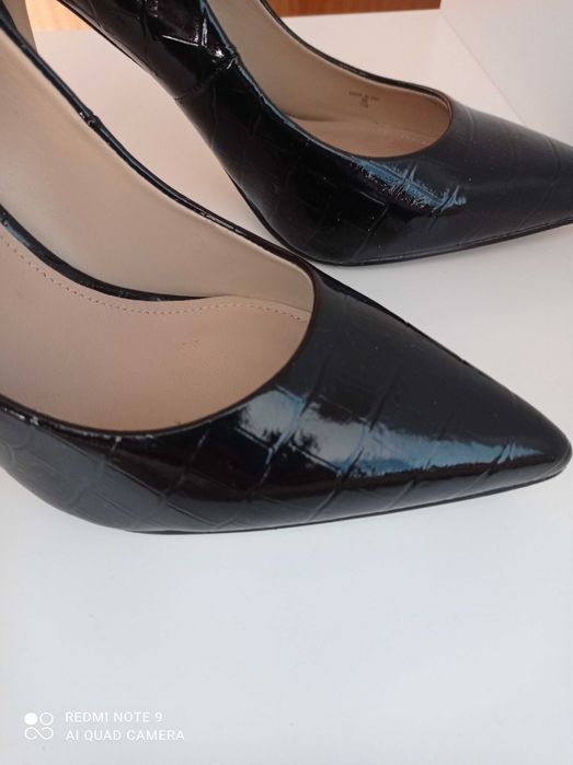 Stiletto marca GUESS