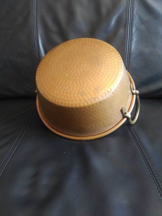 Antiga panela grande em cobre martelado (32 cm)