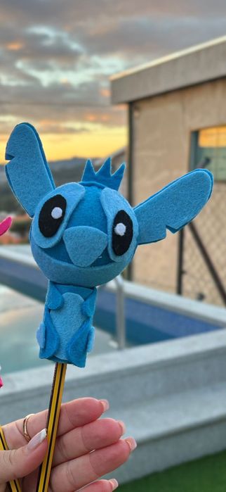 “Stitch” azul para colocar no lápis