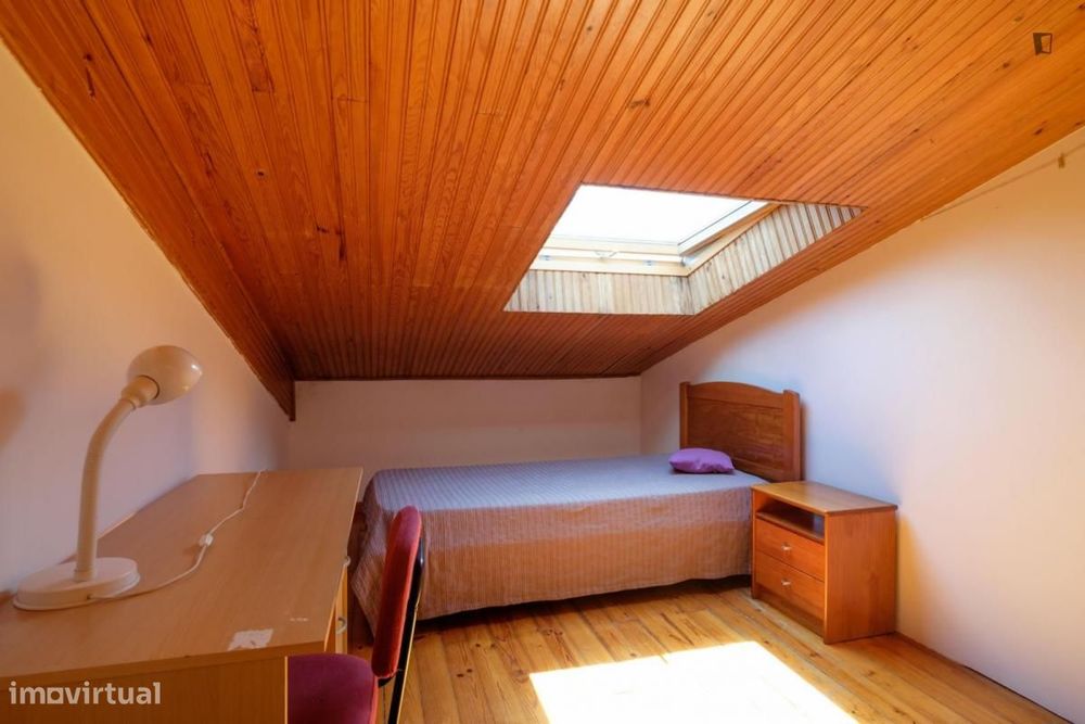 Quarto - localizado em Conchada Coimbra