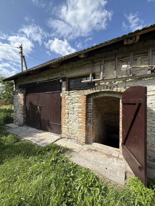 Будинок з просторою територією|с.Іваниничі