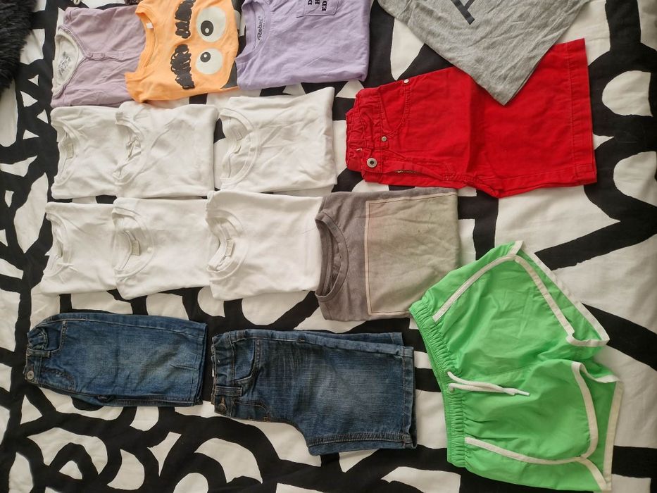 T-shirt e  calcoes 5/6 anos