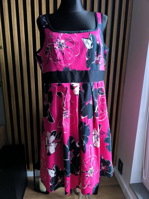 Różowa sukienka na grubych ramiączkach fuksja kwiaty halka tiu 42-44