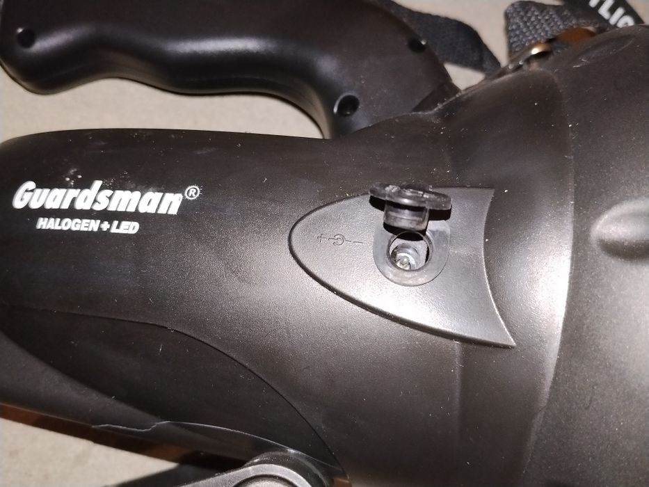 Szperacz Guardsman LED+ halogen