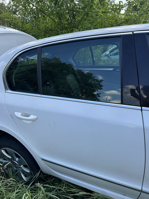 Двери передние задние Skoda Superb 2