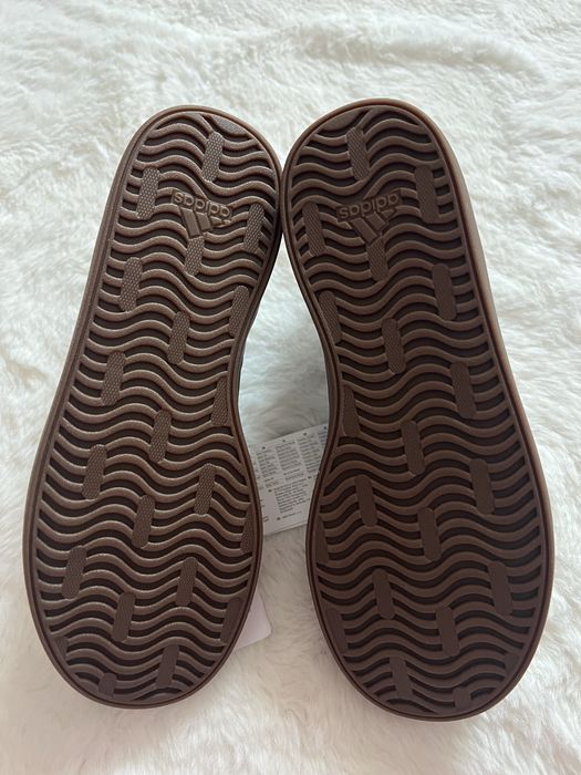 Saparilhas Adidas a imitar samba