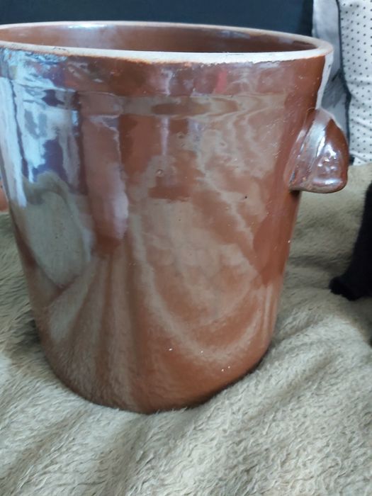 Garnek gliniany . Beczulka. 10 l. PRL