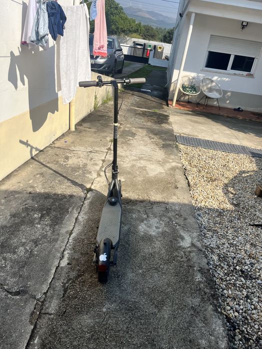 Trotinete Elétrica Ninebot KickScooter (Powered by Segway) – em bom estado  / Na Caixa