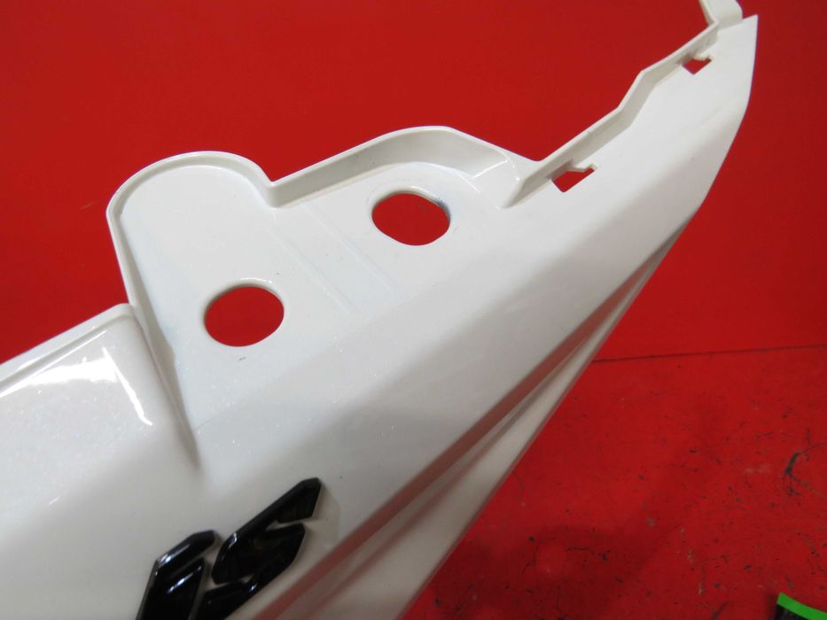 SUZUKI AVENIS 125 bok boczek owiewka osłona