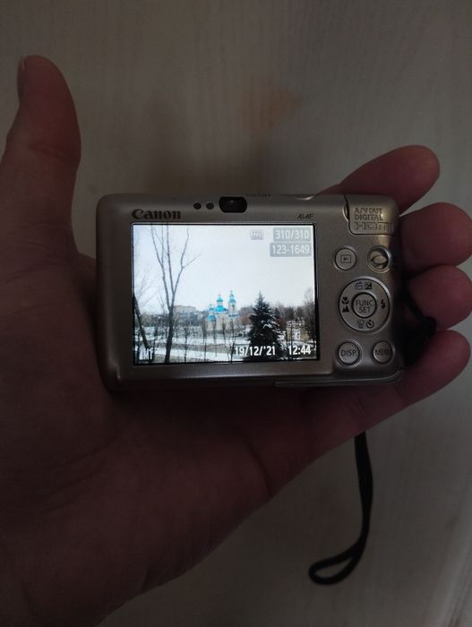 Фотоаппарат Canon IXUS 100 is