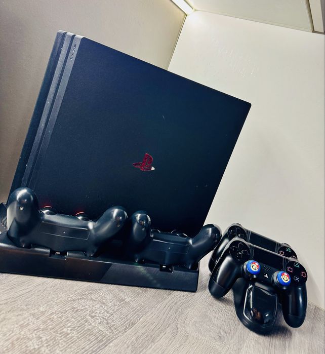 PlayStation 4 Pro 1 TB + 2 pady