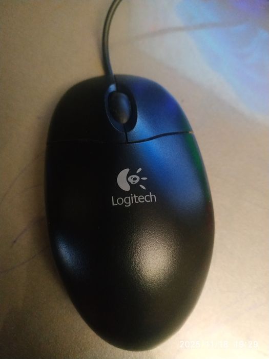 Компютерна мишка Logitech.