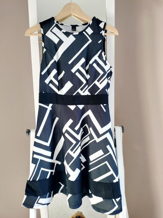Vestido preto e branco, sem mangas NOVO