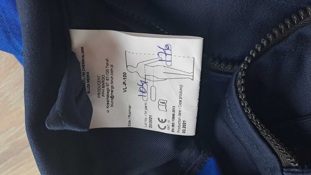 Granatowa bluza z odblaskami