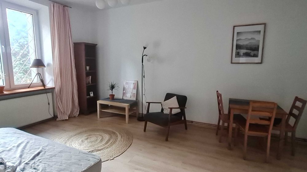Do wynajęcia przestronna kawalerka 36m2 na Saskiej Kępie