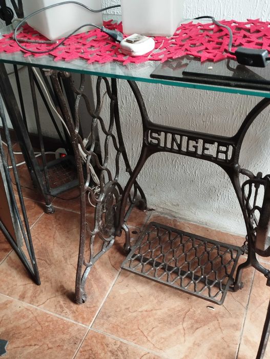 Pe de máquina de costura mesam