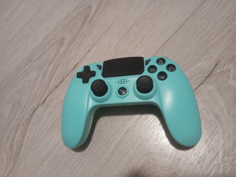 Kontroler firmy cobra do ps4