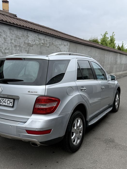 Офіційний Mercedes-Benz ML 350