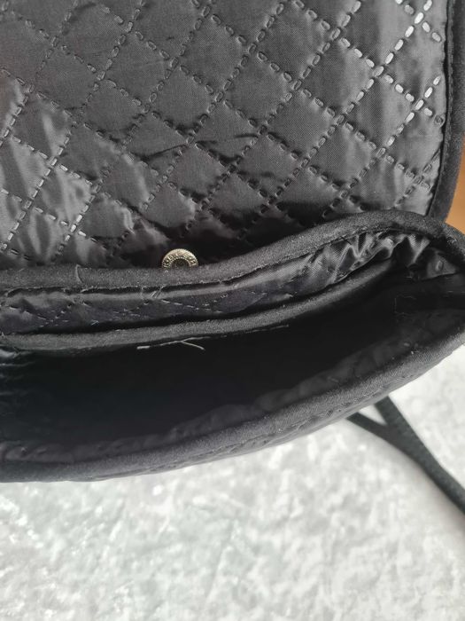 Farbotka czarna torebka mini puro  z klapkami