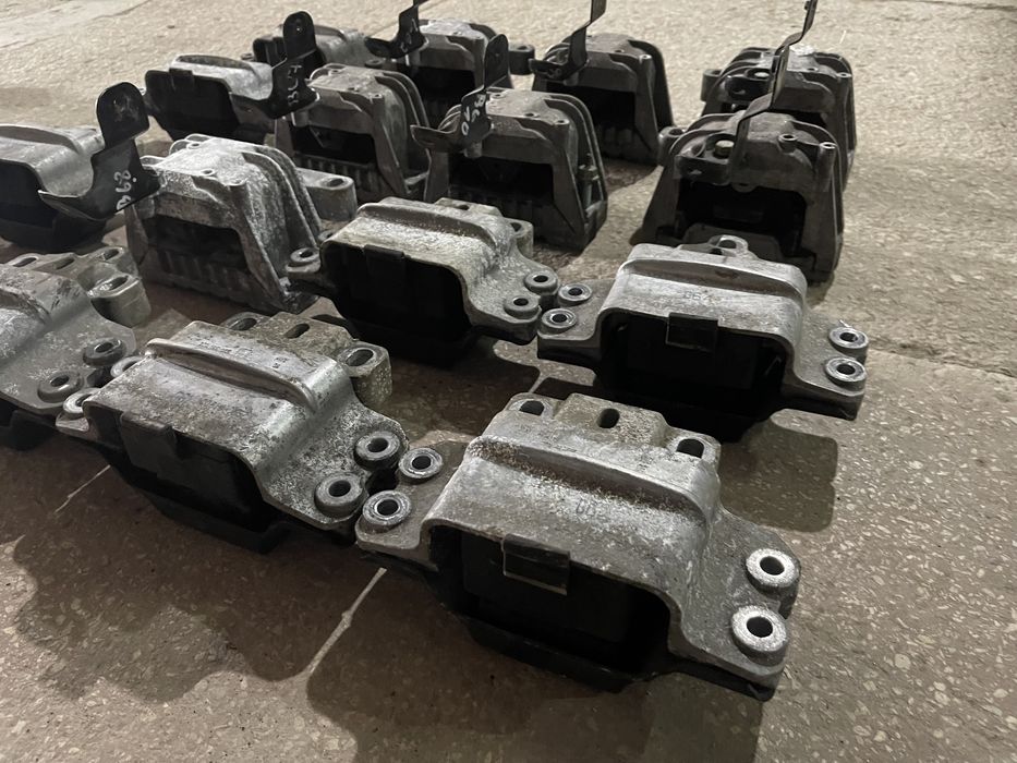 Подушка мотора Пасат Б6 подушка двигателя кпп Passat B6 кріплення двиг