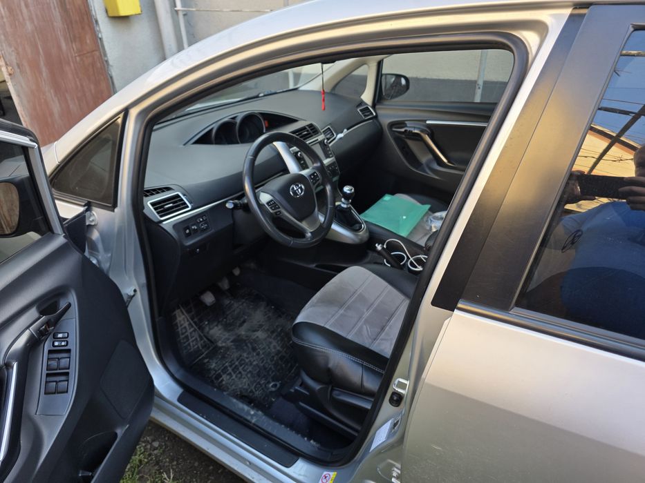 Тойота версо 2014рік