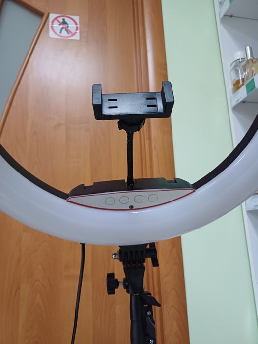 Кільцева лампа зі штативом LJJ-18"