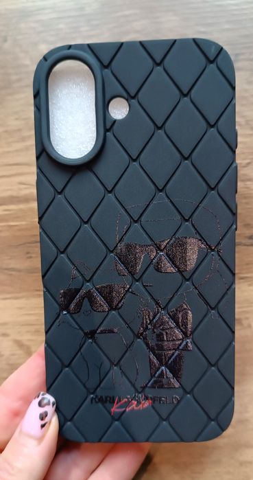 Etui na iPhone 17