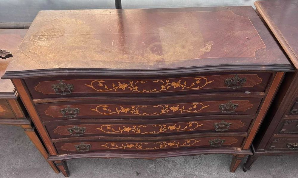 Cómoda de quarto antiga