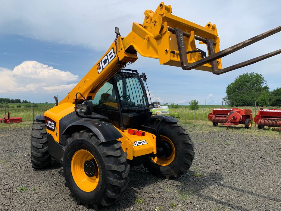 Телескопічний навантажувач JCB 531-70