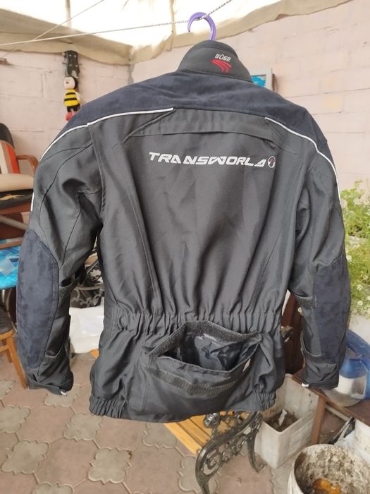 Продам мотокуртку,на подстежку,весна лето,на рукавах,плечах защита вст