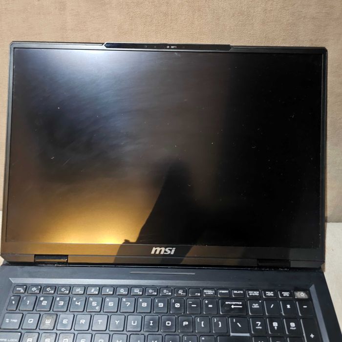 Laptop gaminowy MSI Vector A18