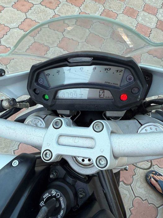 Ducati monster 796