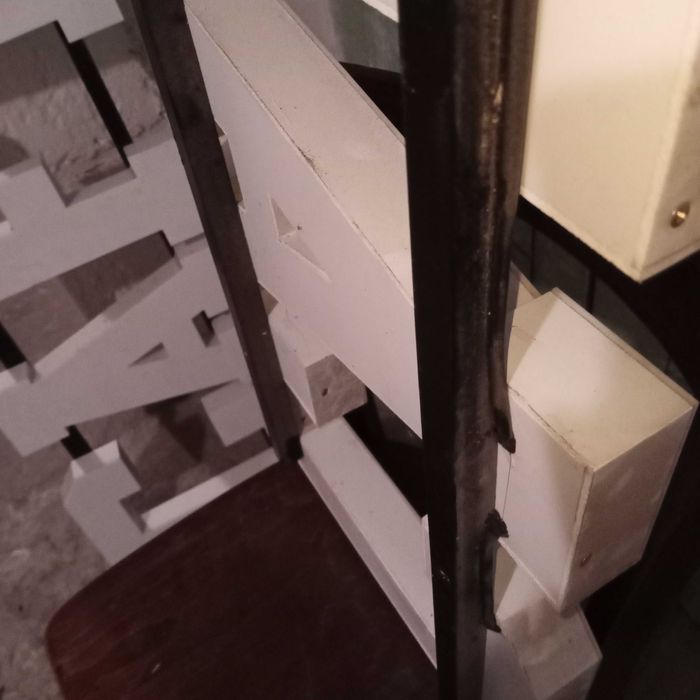 neon reklama  lokal u  bar   retauracja  wielkie  litery oświetle CAFE