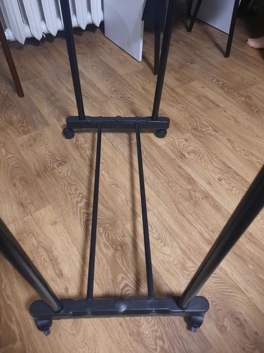 Стойка для одежды