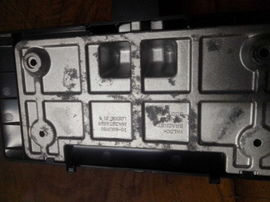 suporte para a gestão de cabos de televisores LG.