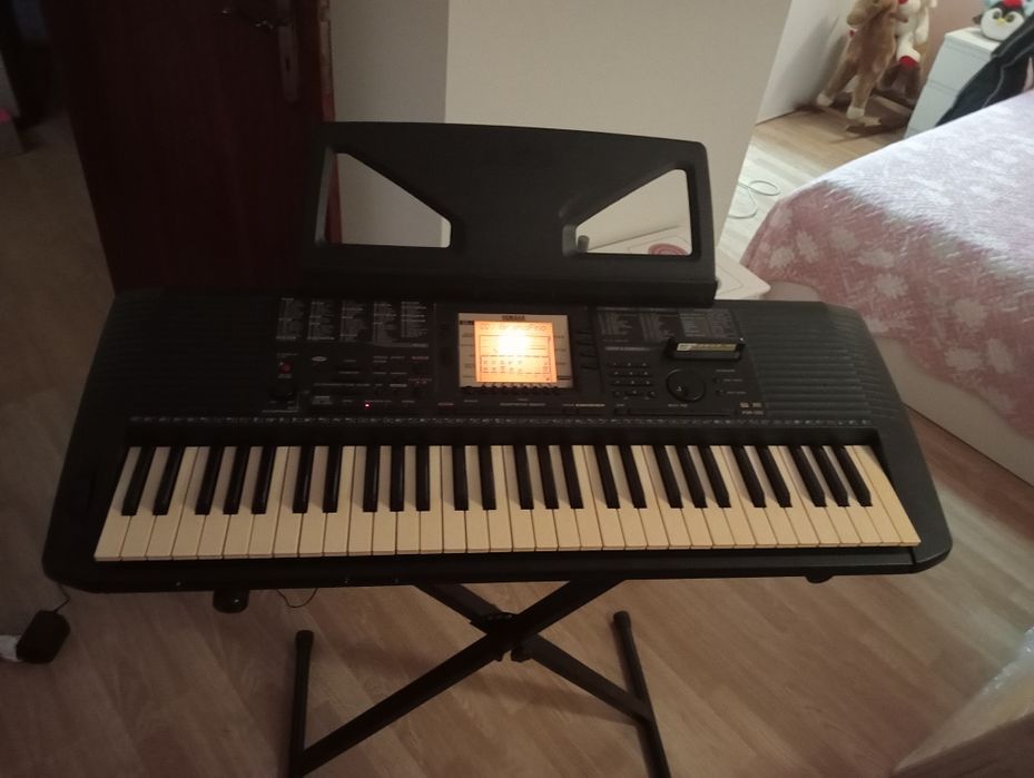 Teclado da Yamaha em muito bom estado de conservação a funcionar bem