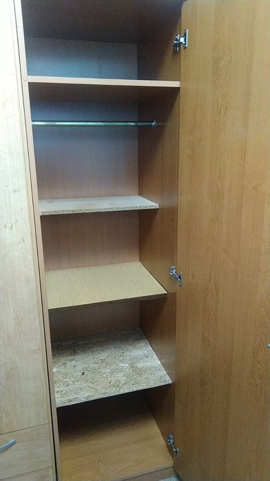 Komplet drewnianych szaf