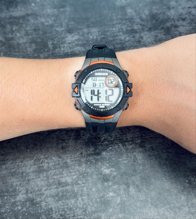 Nowy zegarek sportowy Xonix – wodoodporny 100M, stoper, budzik