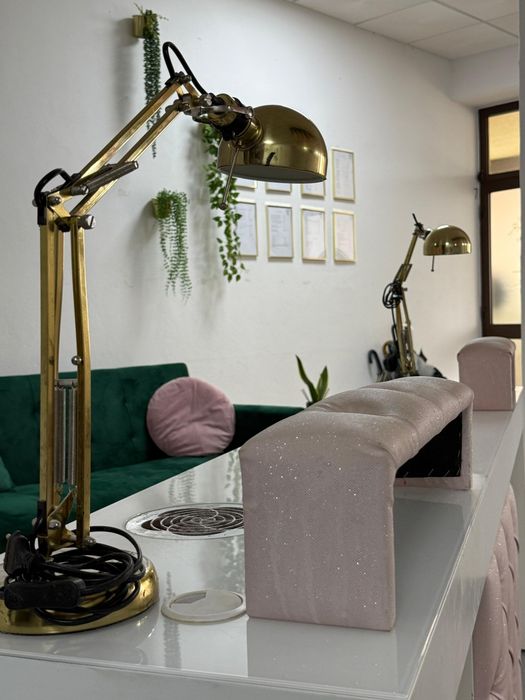Mesa de manicure dupla com aspiração
