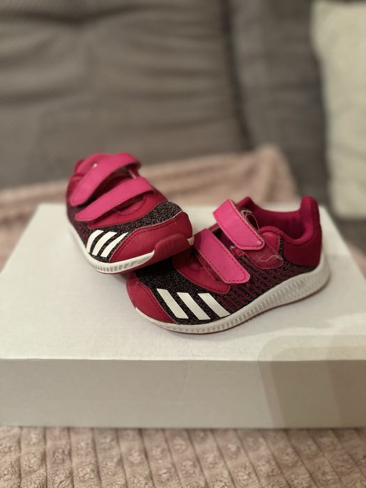 Взуття для дівчинки